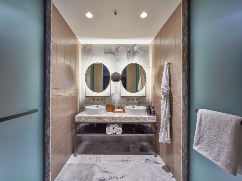 HB-M-CastleResidences-103-LowRes-.jpg
